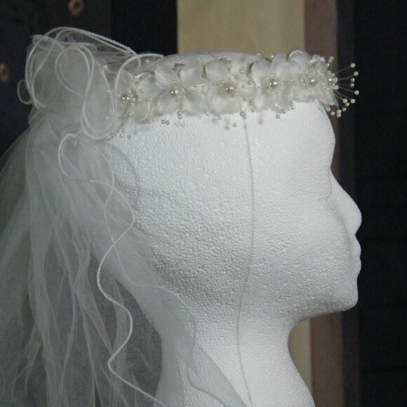 Diadème pour première communion avec voile et petite fleurs pour fillette. - Picture 7 of 7